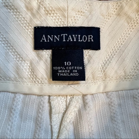 Ann Taylor Cropped Eyelet Textured Pants in Cream Size 10 - Picture 3 of 7